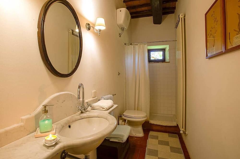 Photo of Bathroom in Ficulle