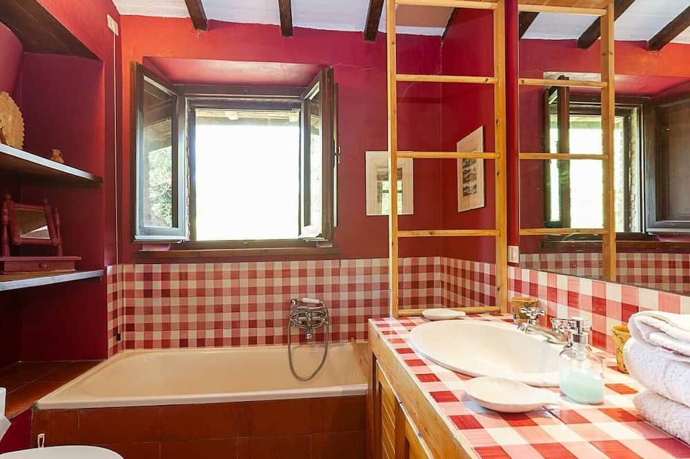 Photo of Bathroom in Ficulle