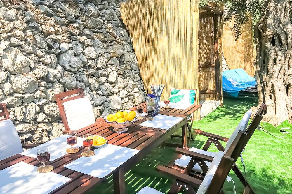 Photo of Patio Balcony in Laurito