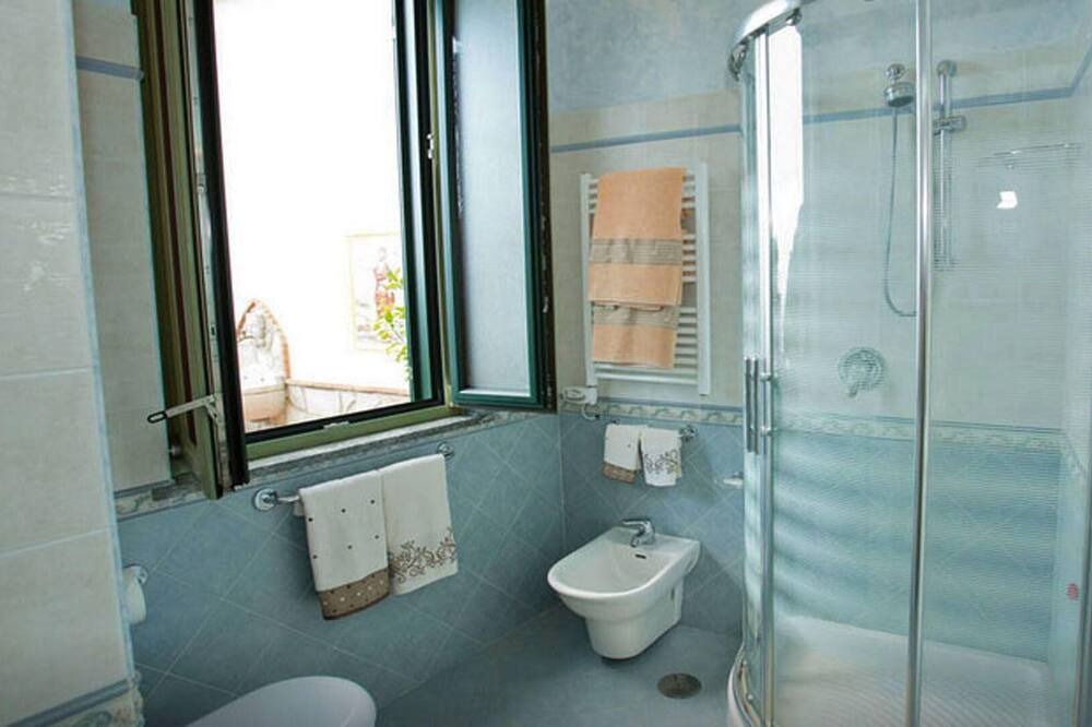 Photo of Bathroom in Pontone