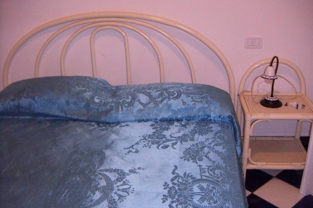Photo of Bedroom in Latina Lido