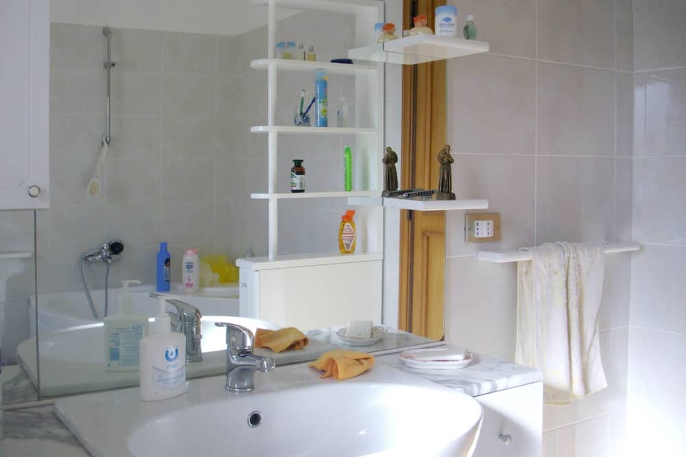 Photo of Bathroom in Castel di Ieri