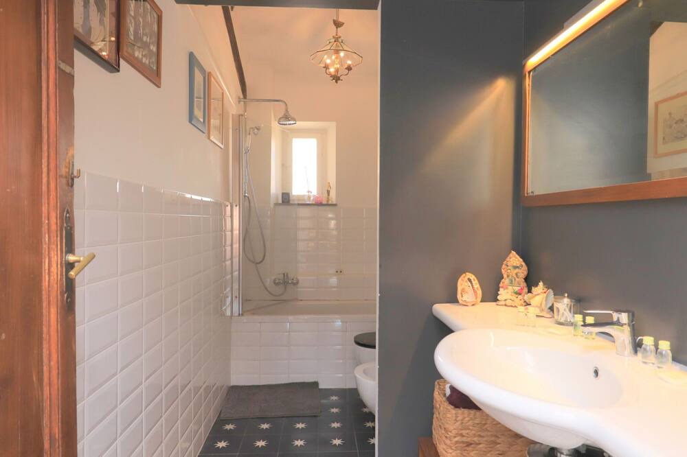 Photo of Bathroom in Esquilino