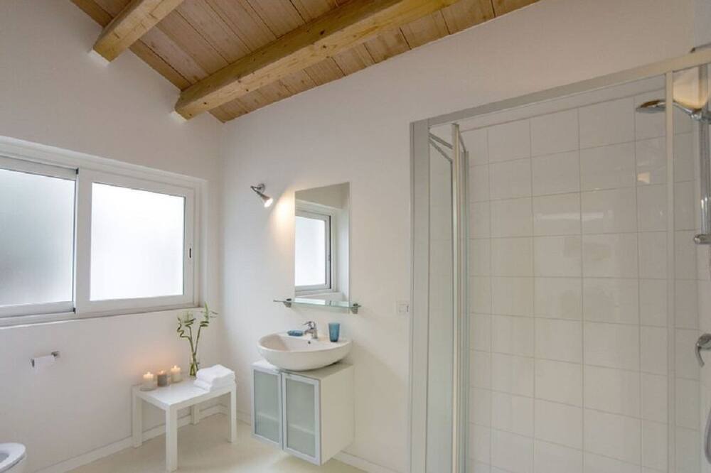 Photo of Bathroom in Notaresco