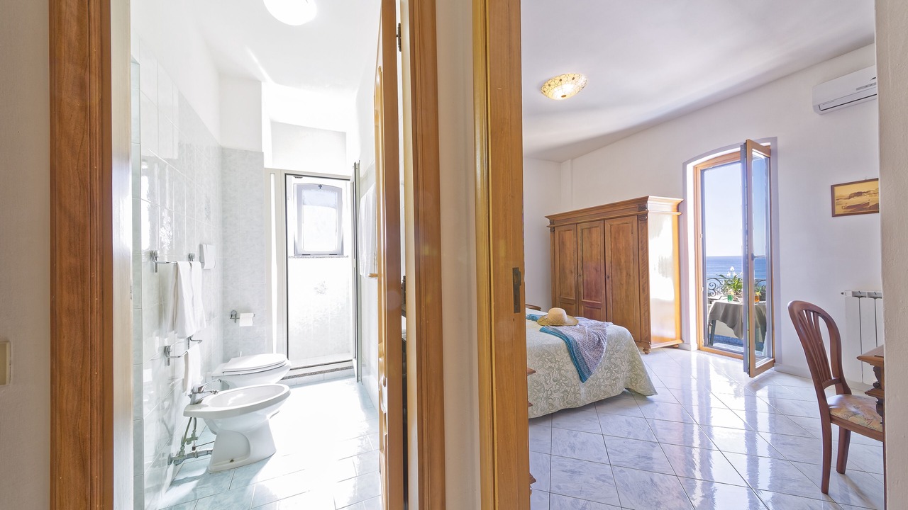Photo of Bedroom in Forio