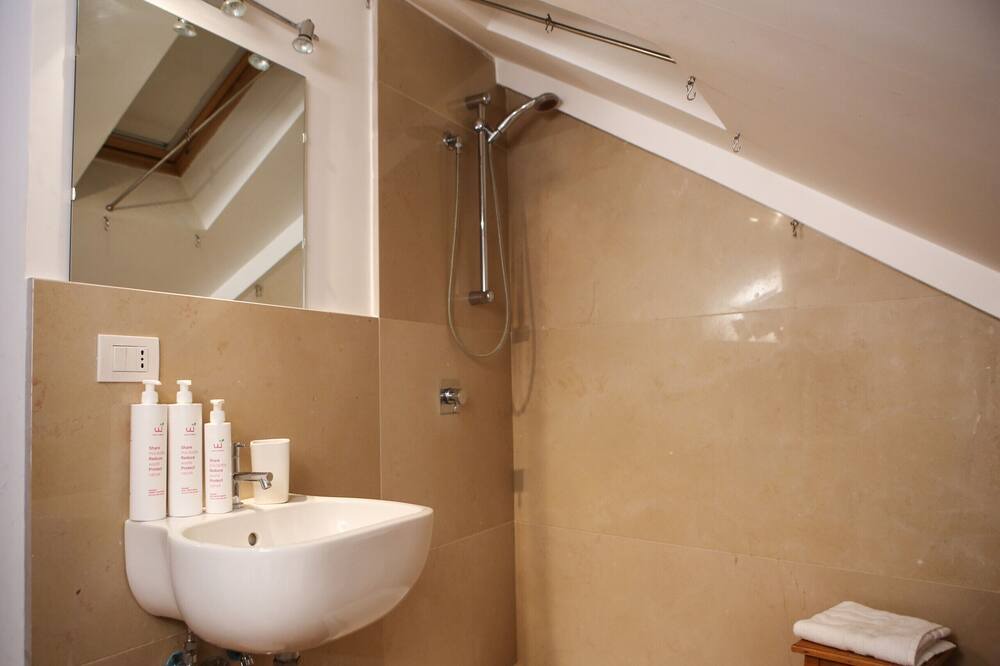 Photo of Bathroom in Montecalvario