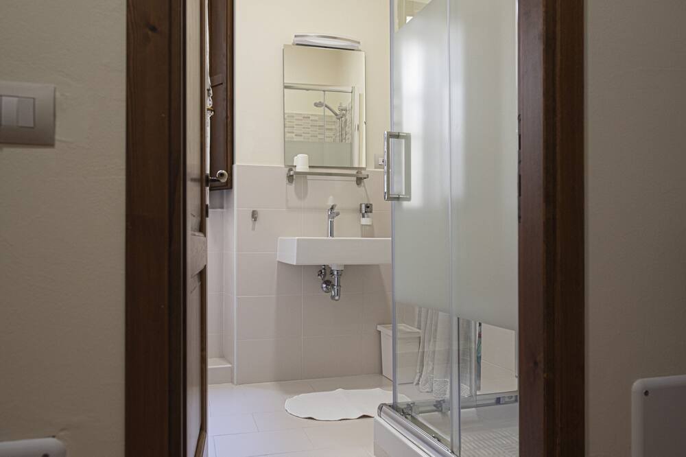 Photo of Bathroom in Capestrano