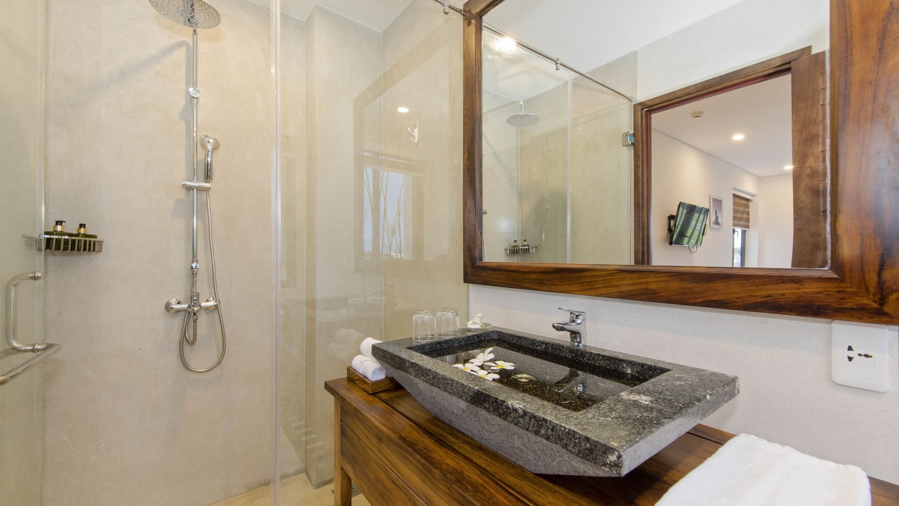 Photo of Bathroom in Cua Đai