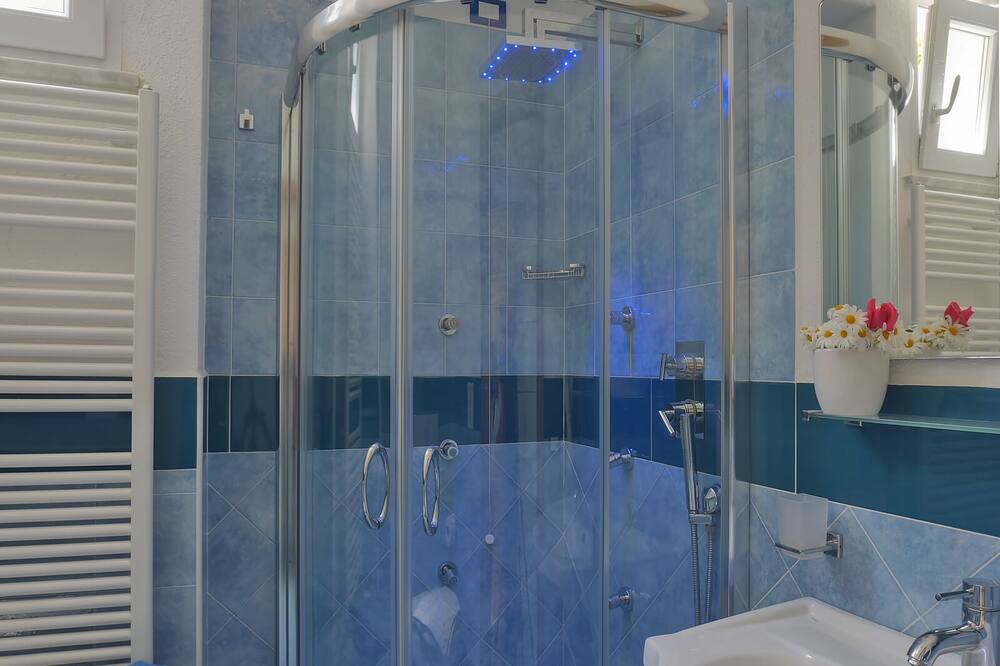 Photo of Bathroom in Forio