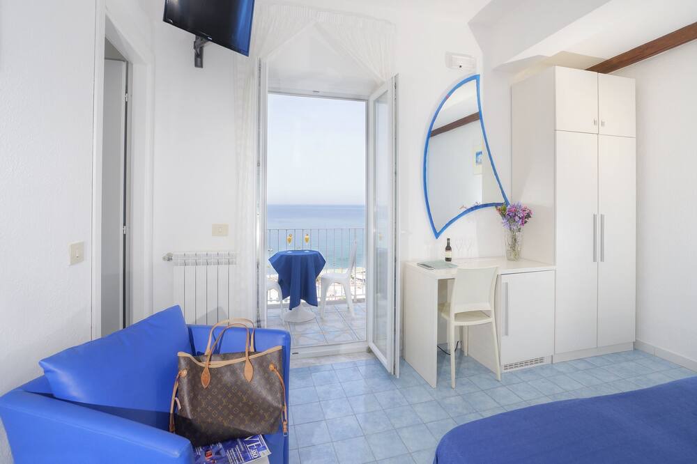 Photo of Bedroom in Forio