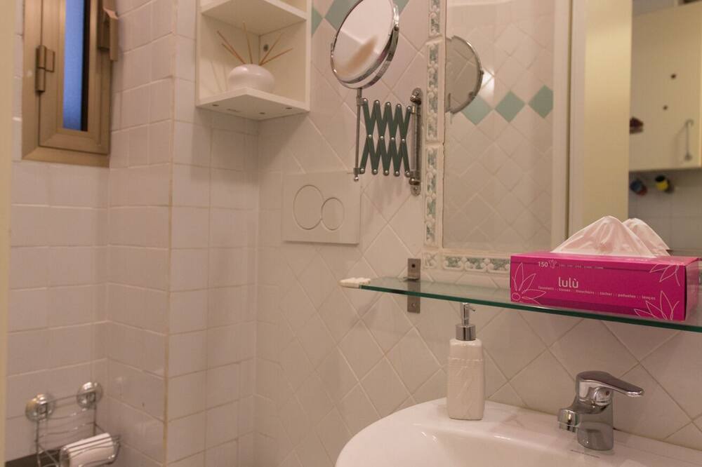 Photo of Bathroom in Esquilino