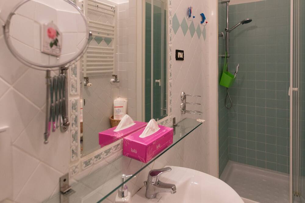 Photo of Bathroom in Esquilino