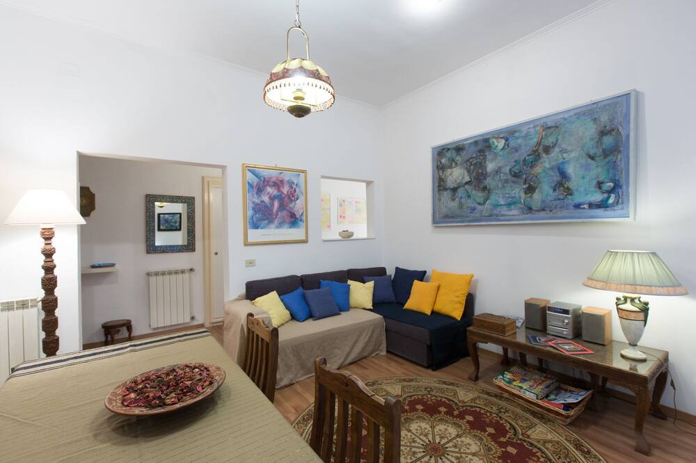 Photo of Livingroom in Esquilino