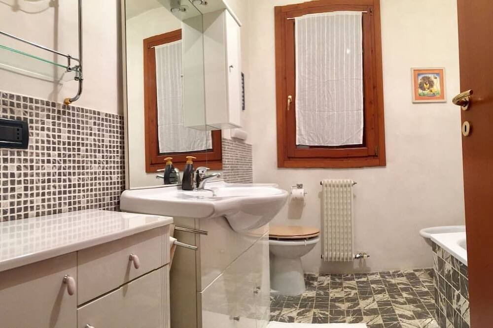 Photo of Bathroom in Caerano di San Marco