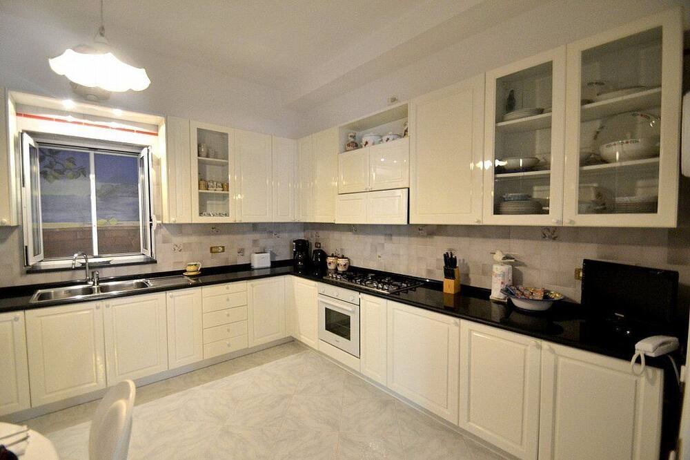 Photo of Kitchen in Montepertuso