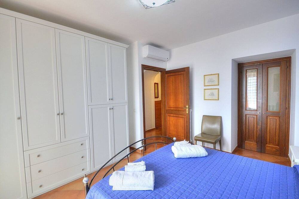 Photo of Bedroom in Scala