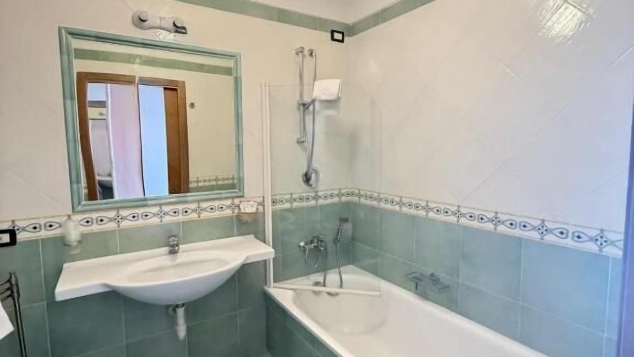 Photo of Bathroom in Forio