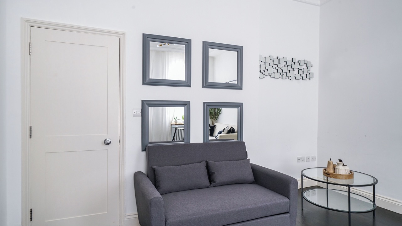 Photo of Livingroom in Brompton & Hans Town
