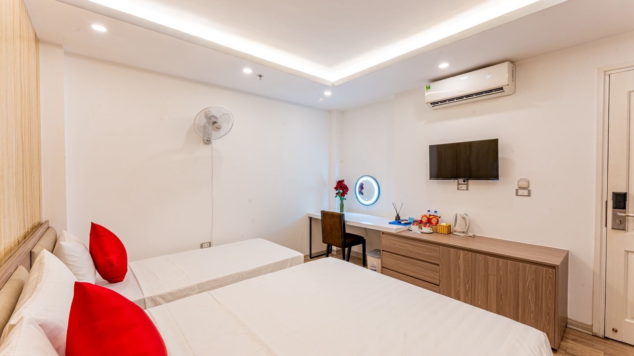 Photo of Bedroom in Trung Hoa Nhan Chinh
