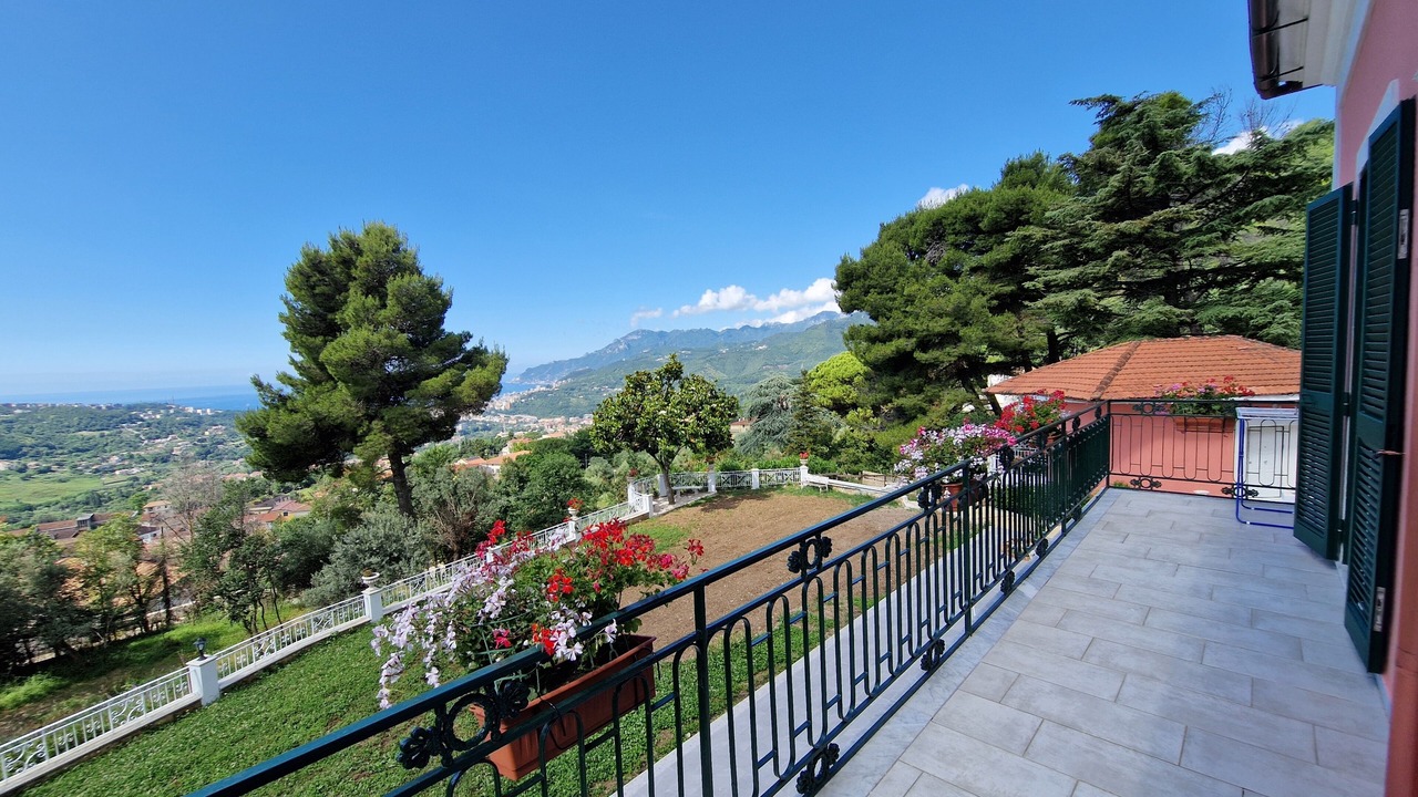 Photo of Patio Balcony in Ogliara