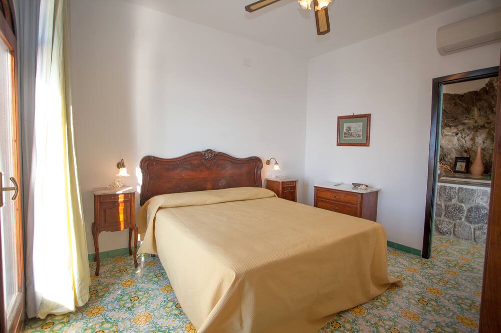 Photo of Bedroom in Furore