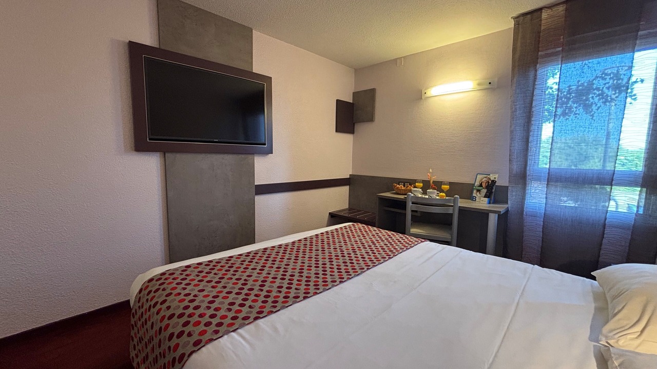 Photo of Bedroom in Saint-Saturnin