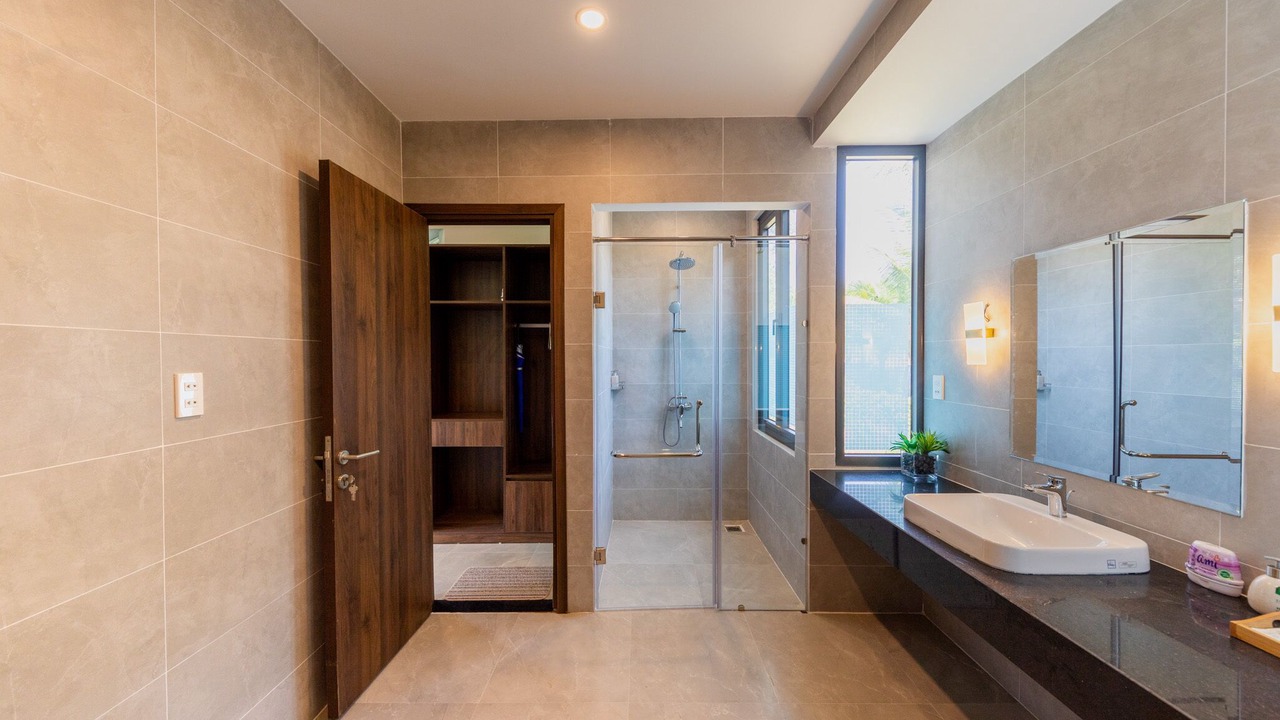 Photo of Bathroom in Ong Lang