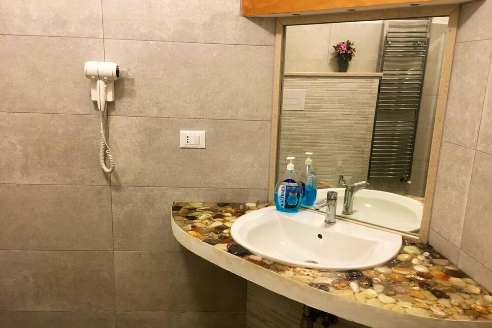 Photo of Bathroom in Carpino