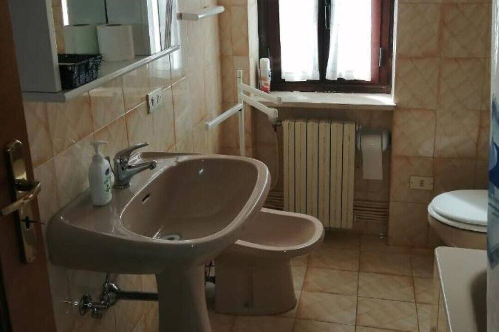 Photo of Bathroom in Sapri