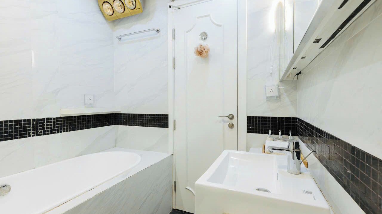 Photo of Bathroom in Tay Ho