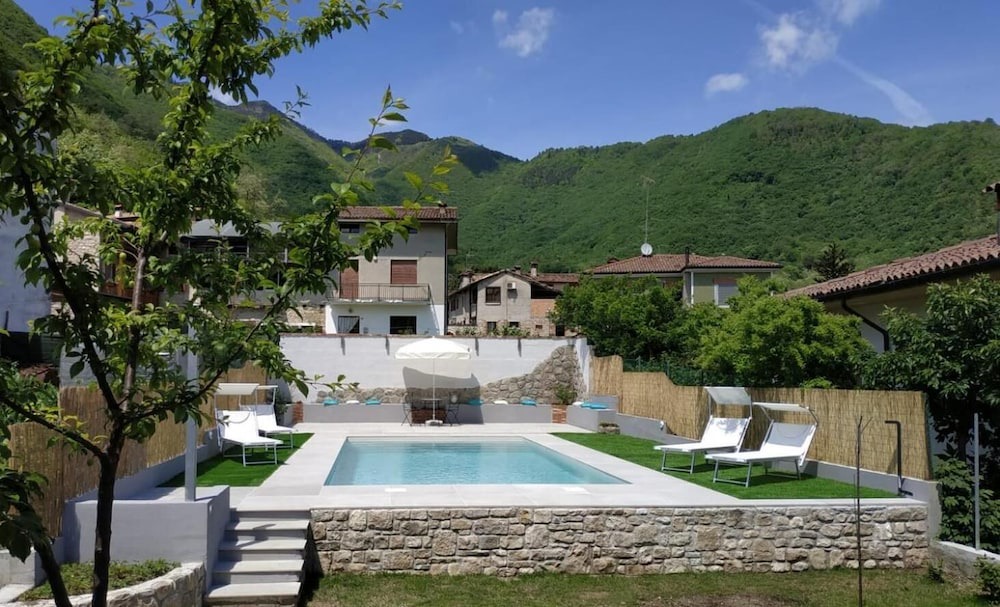Photo of Outdoor in Miane