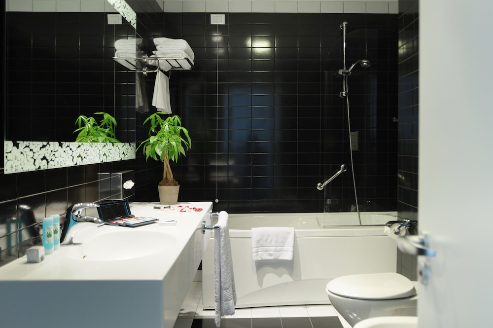 Photo of Bathroom in Nola