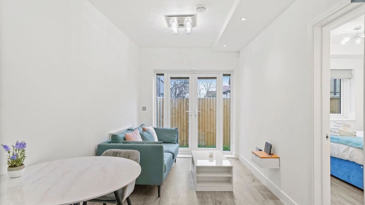 Photo of Livingroom in East Acton