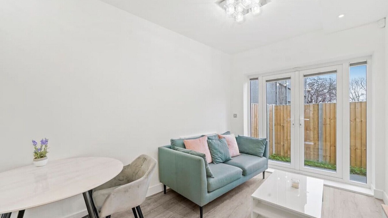 Photo of Livingroom in East Acton