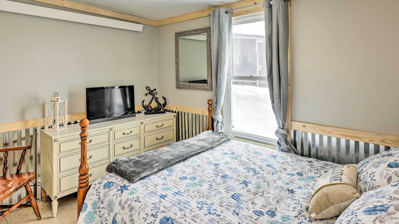 Photo of Bedroom in Hamlin County