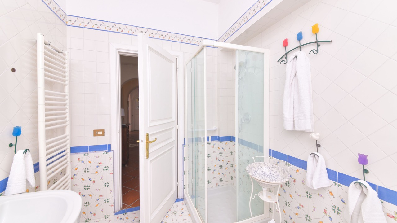 Photo of Bathroom in Forio