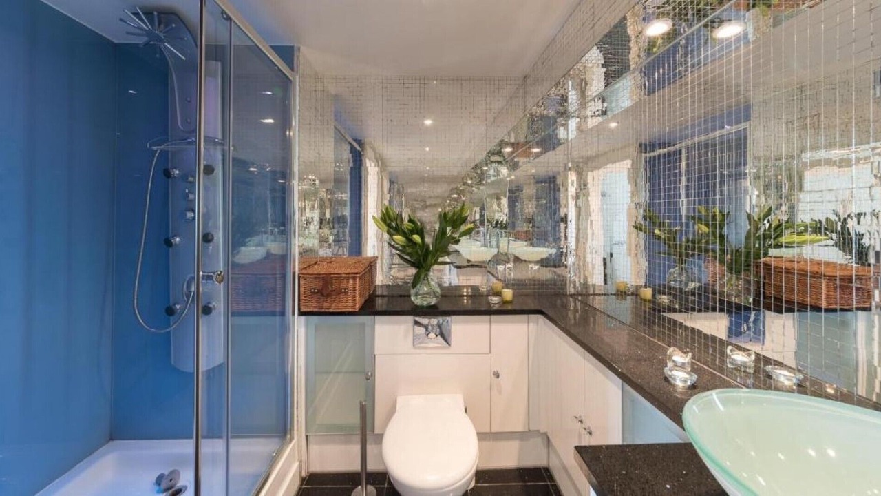 Photo of Bathroom in Island Gardens