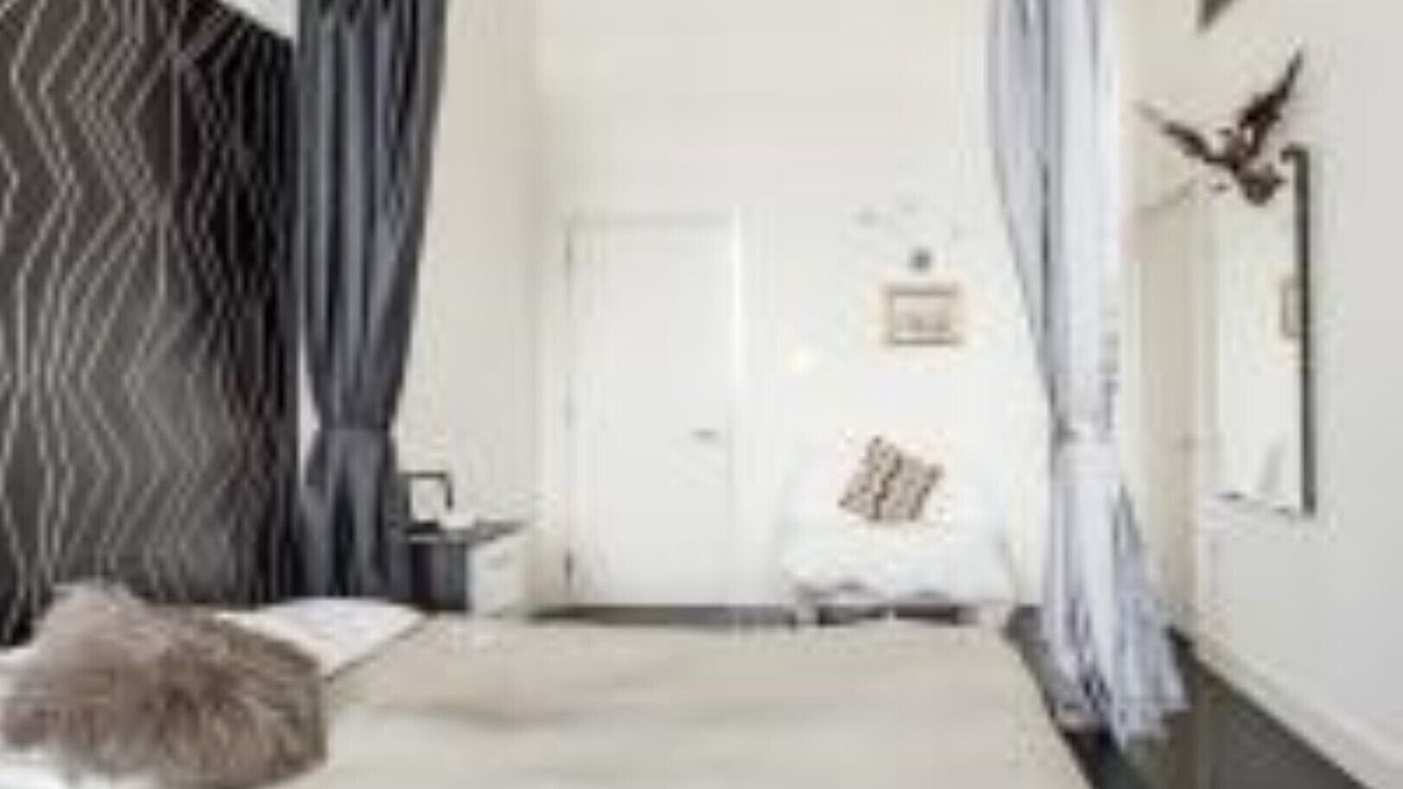 Photo of Bedroom in Island Gardens