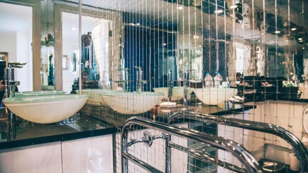 Photo of Bathroom in Island Gardens