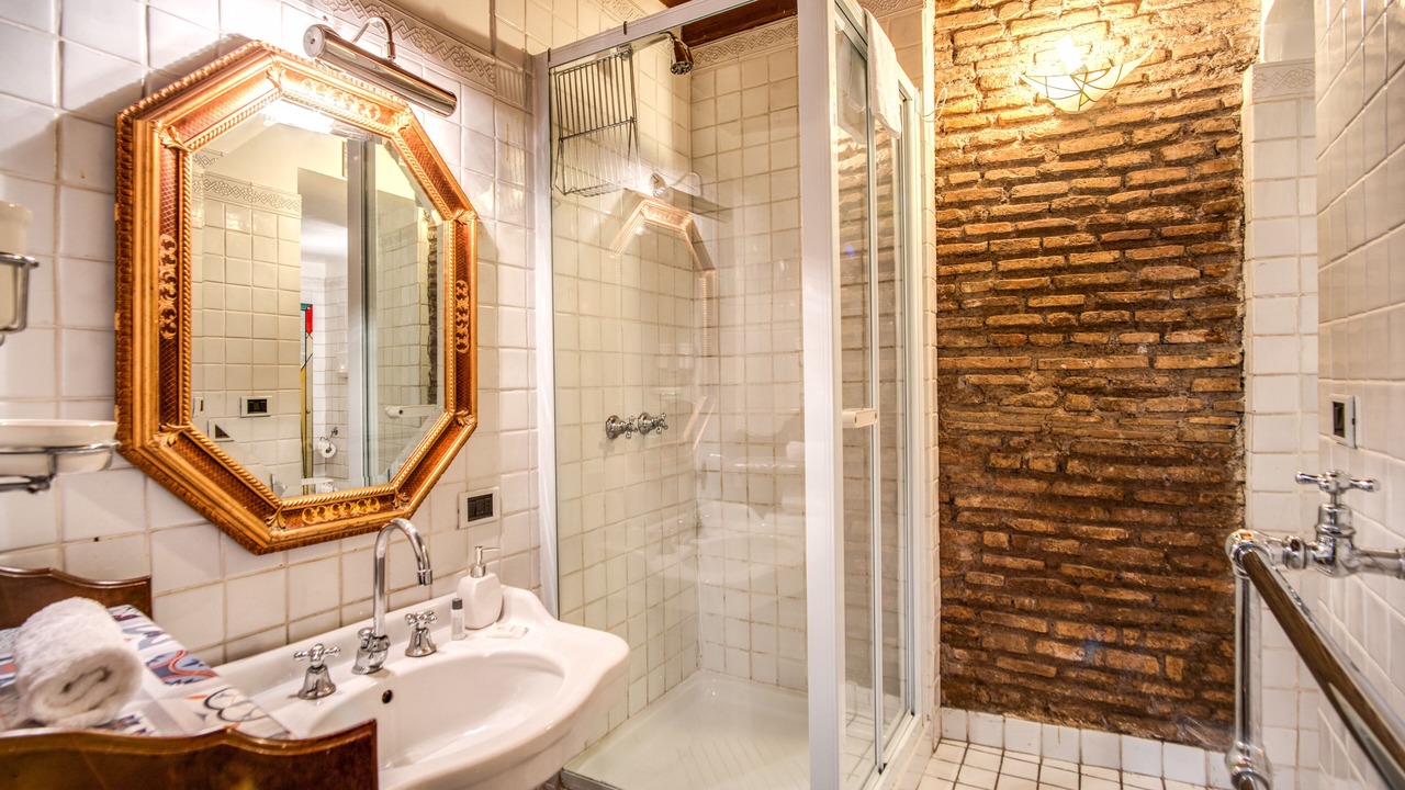 Photo of Bathroom in Rione VI Parione