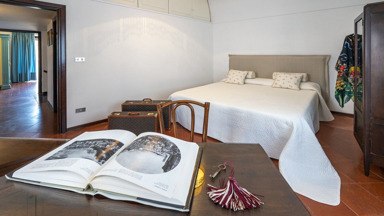 Photo of Bedroom in Meta