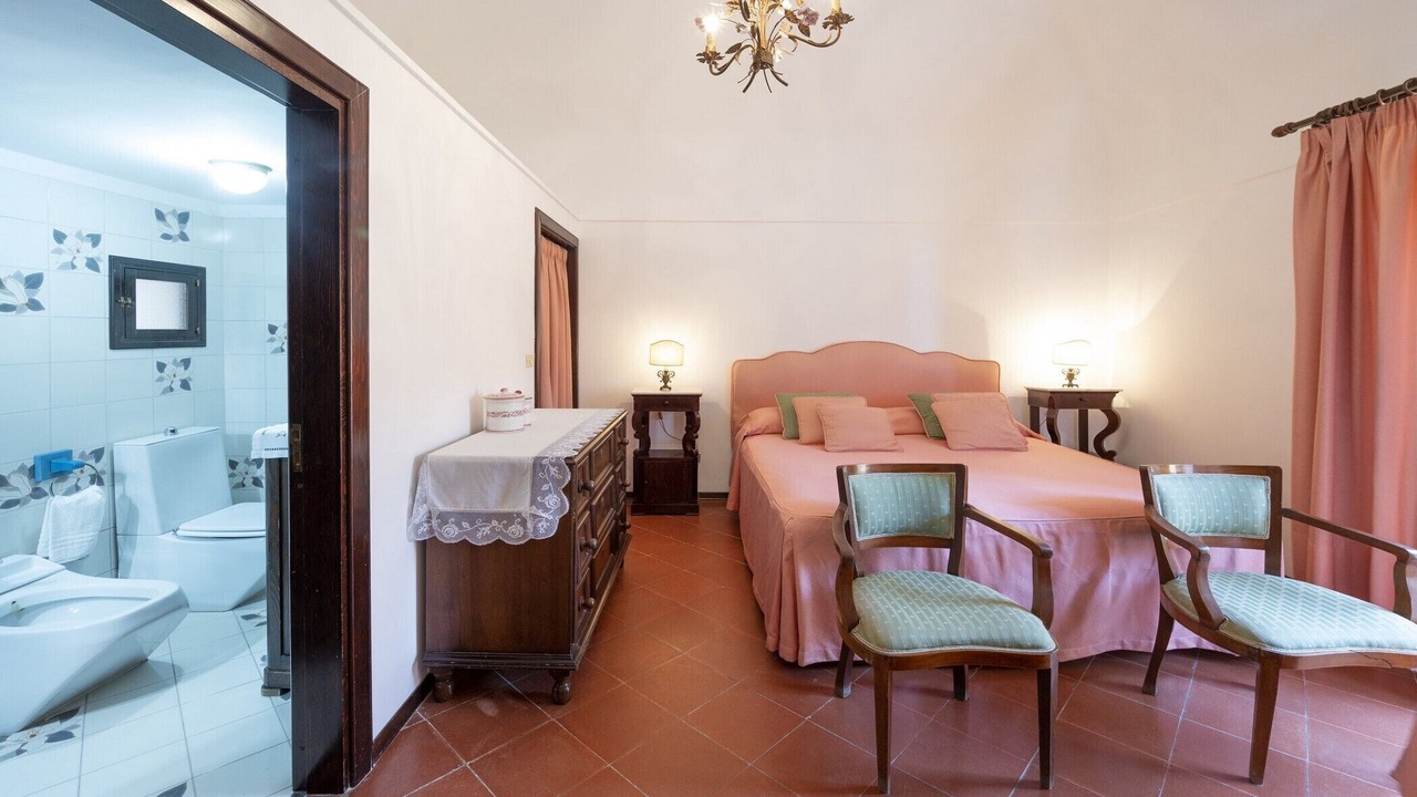 Photo of Bedroom in Meta