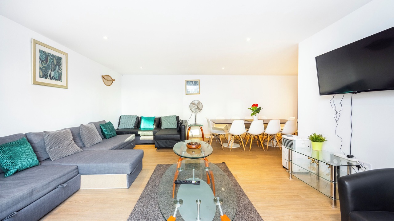 Photo of Livingroom in Island Gardens