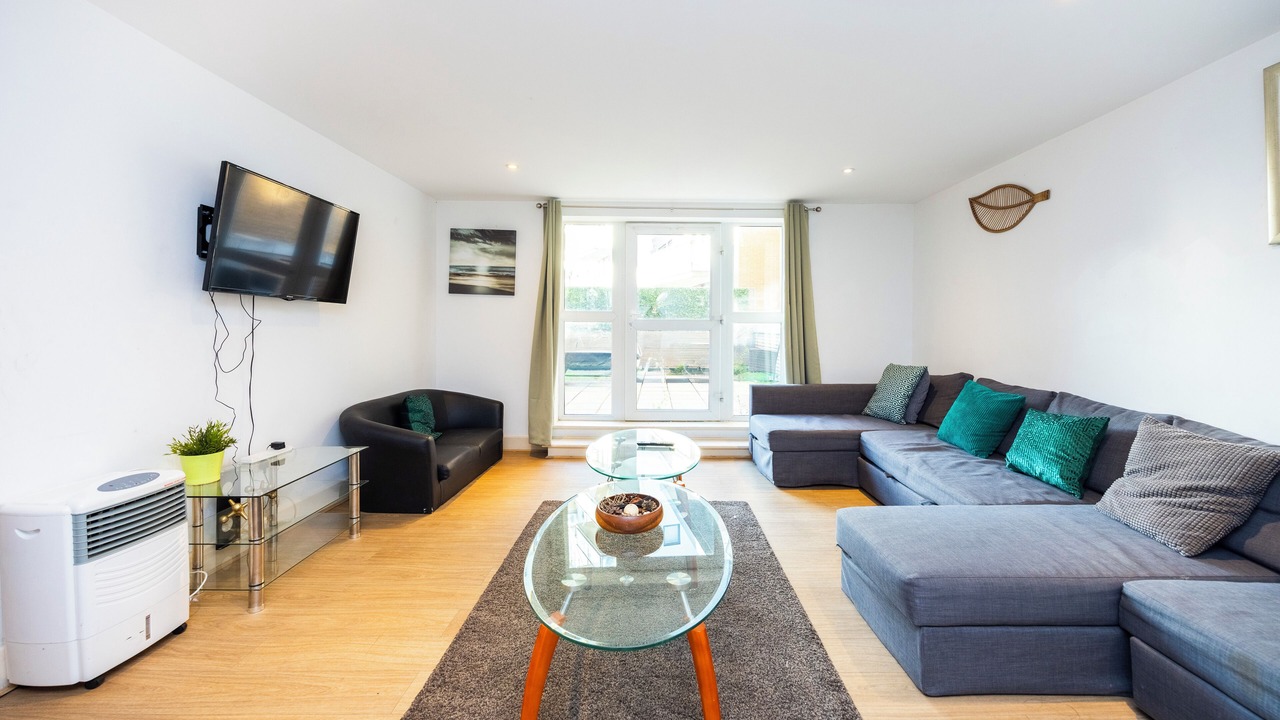 Photo of Livingroom in Island Gardens