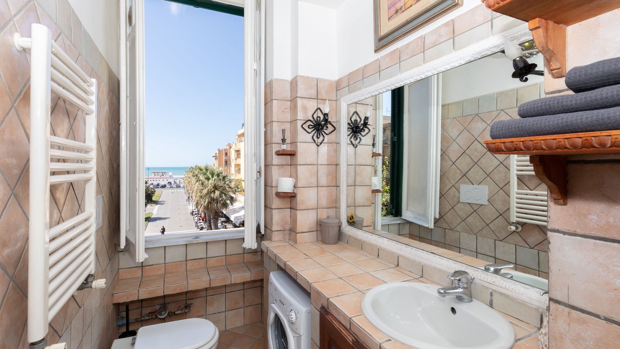 Photo of Bathroom in Quartiere XXXIV Lido di Ostia Levante