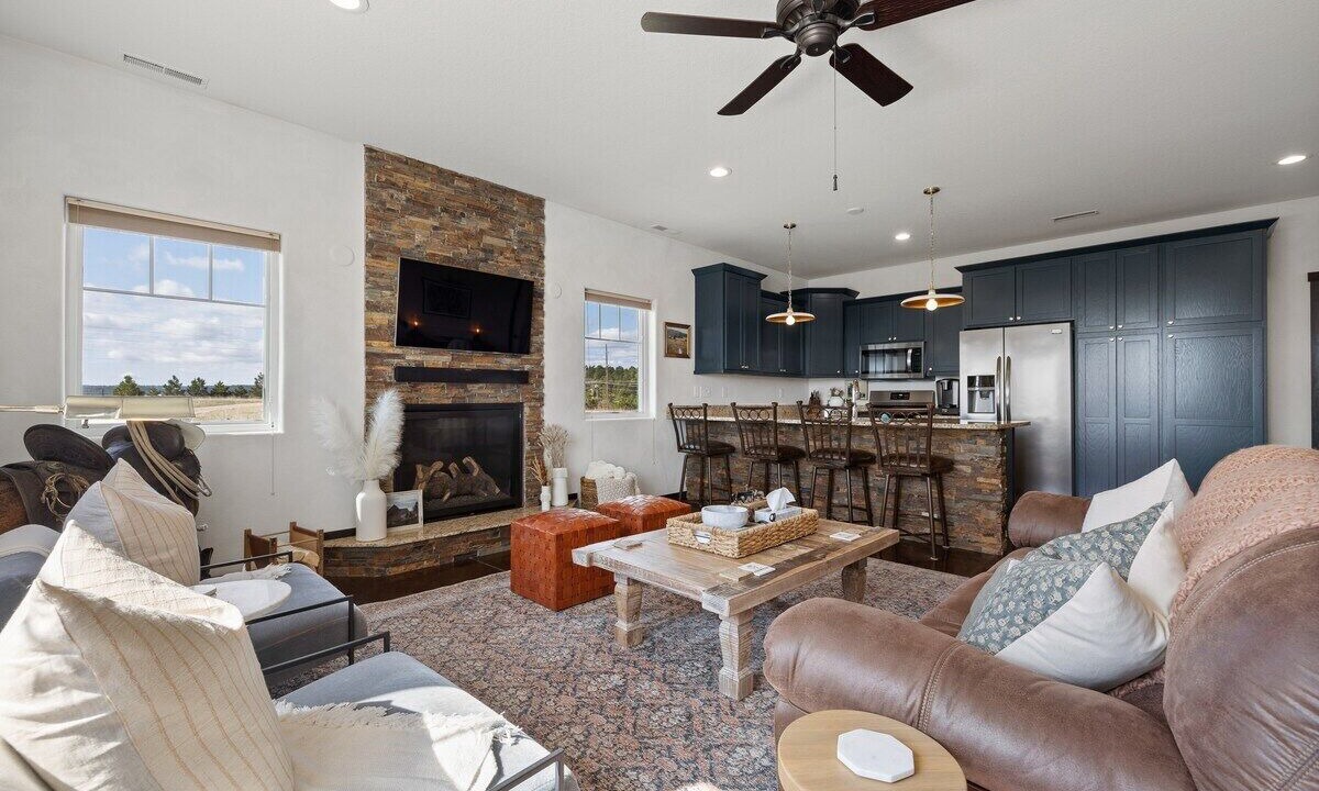 Photo of Livingroom in Colonial Pine Hills