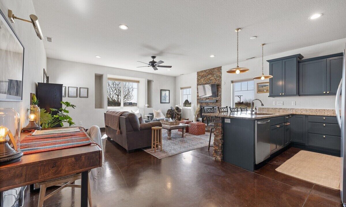 Photo of Livingroom in Colonial Pine Hills