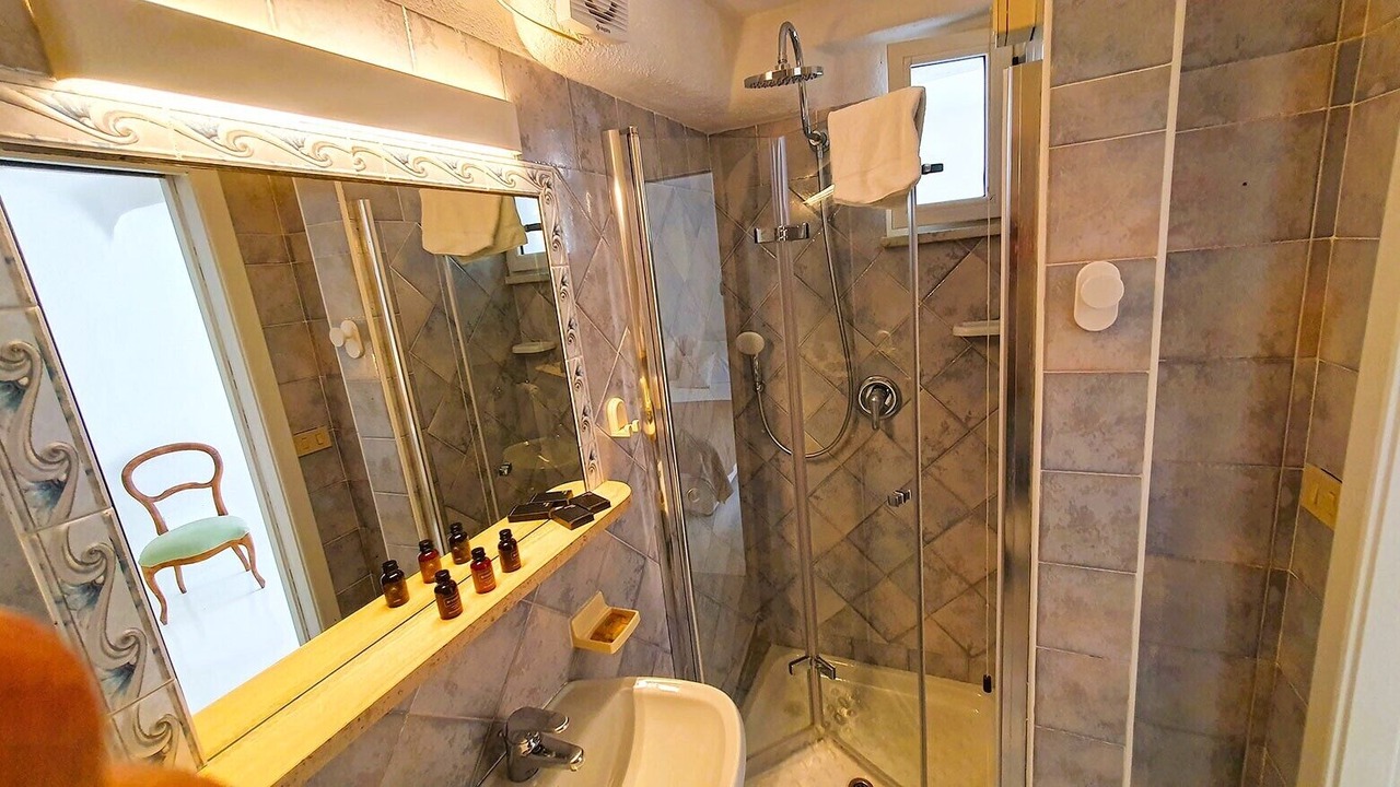 Photo of Bathroom in Forio