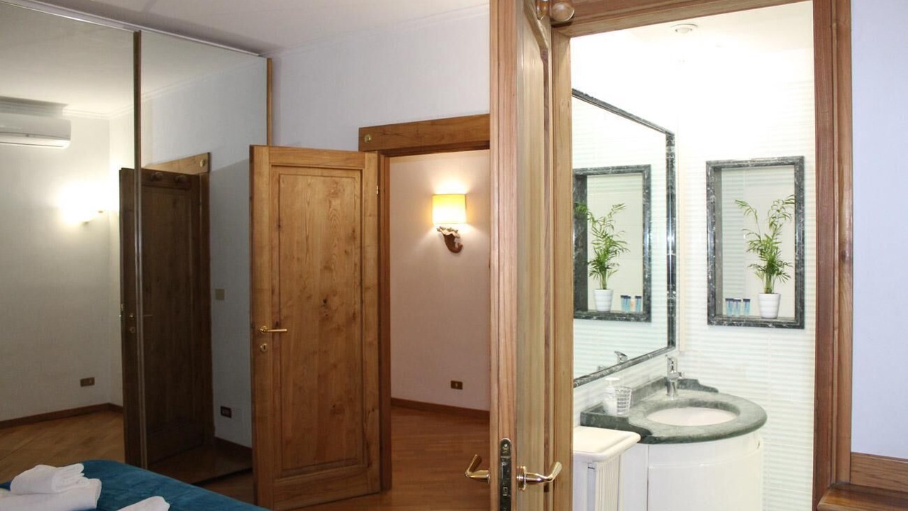 Photo of Bathroom in Rione VI Parione