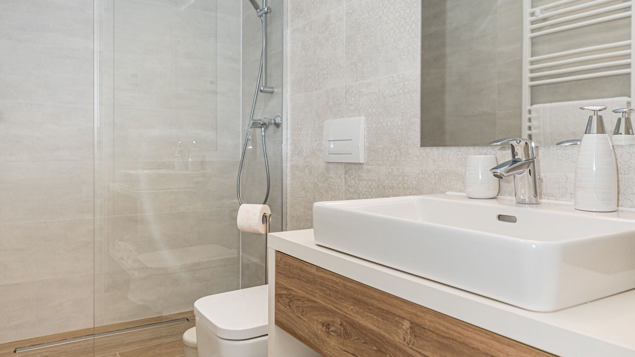 Photo of Bathroom in Tractorul